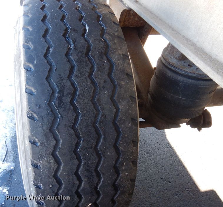 image for item KU9763 1999 East  end dump trailer