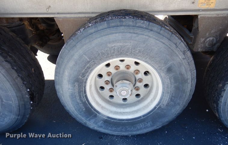 image for item KU9763 1999 East  end dump trailer