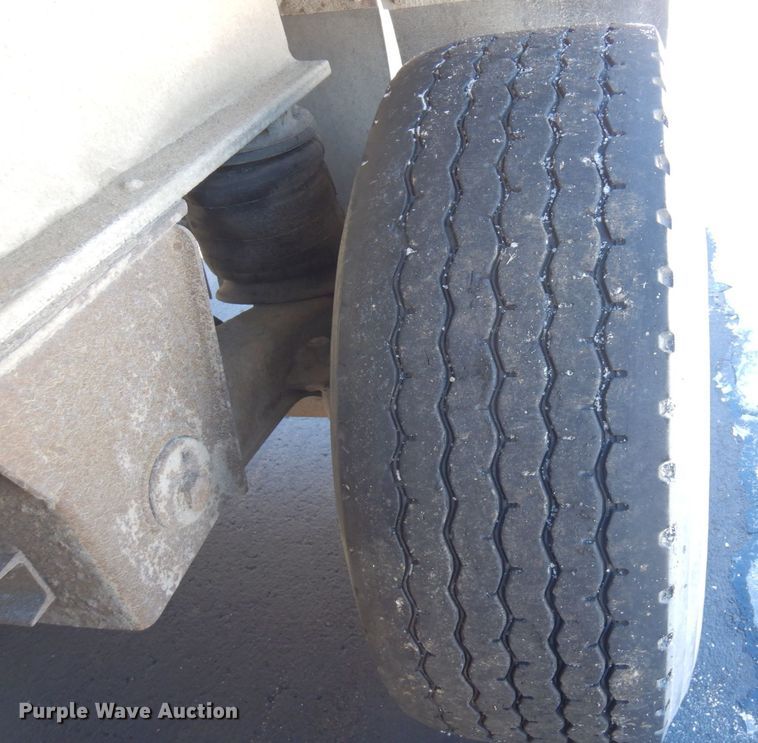 image for item KU9763 1999 East  end dump trailer