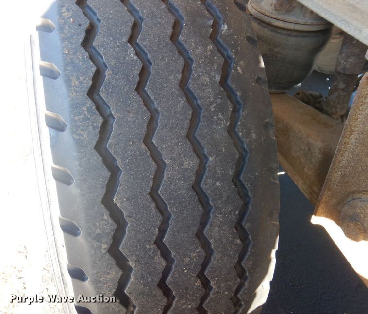 image for item KU9763 1999 East  end dump trailer