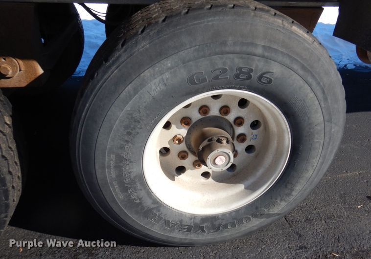 image for item KU9763 1999 East  end dump trailer