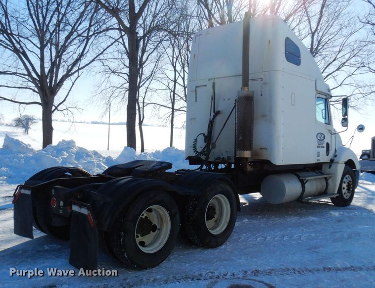 image for item KU9821 2003 Freightliner Cascadia  semi truck