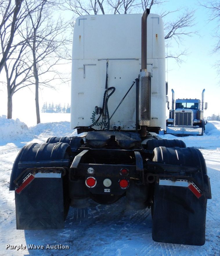 image for item KU9821 2003 Freightliner Cascadia  semi truck