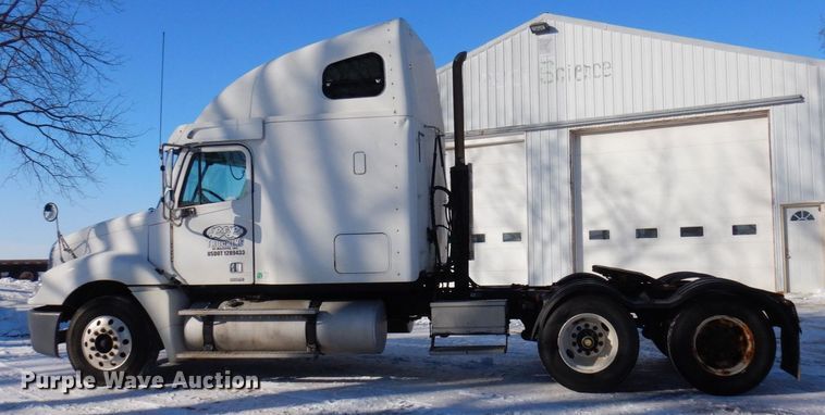 image for item KU9821 2003 Freightliner Cascadia  semi truck