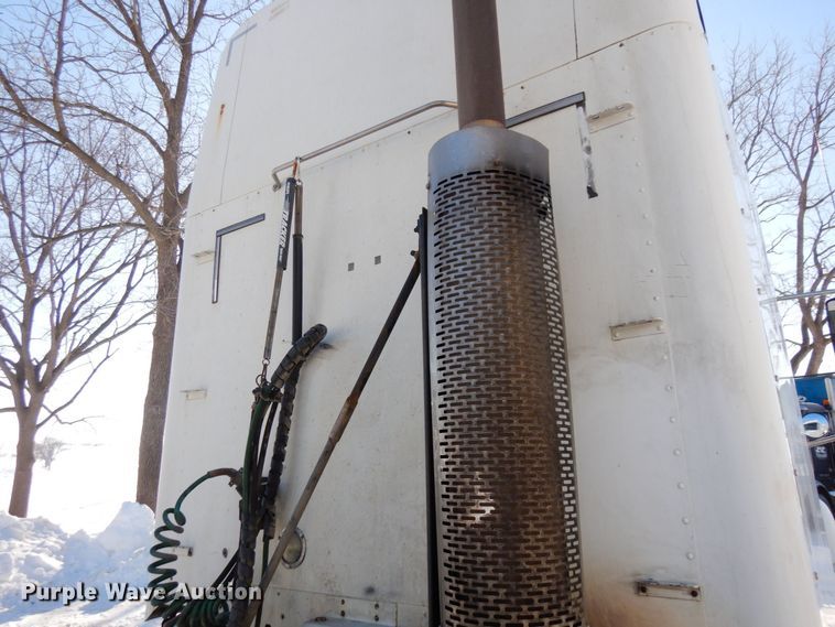 image for item KU9821 2003 Freightliner Cascadia  semi truck