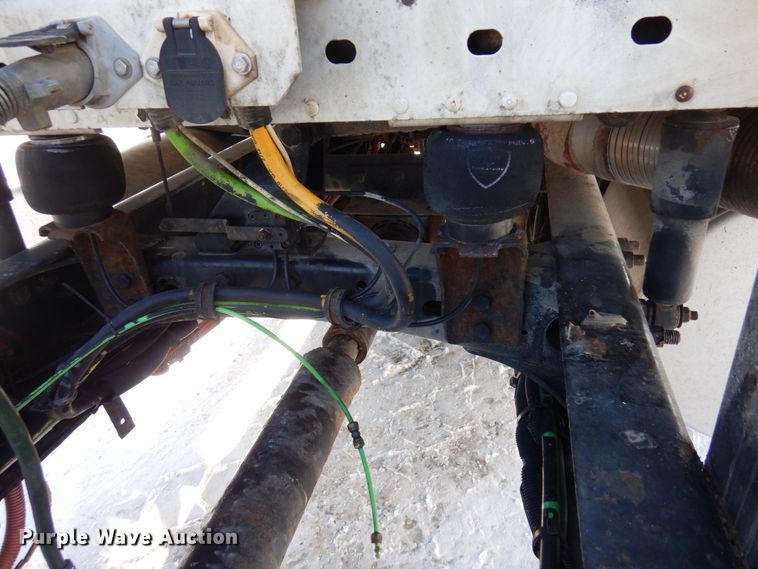 image for item KU9821 2003 Freightliner Cascadia  semi truck