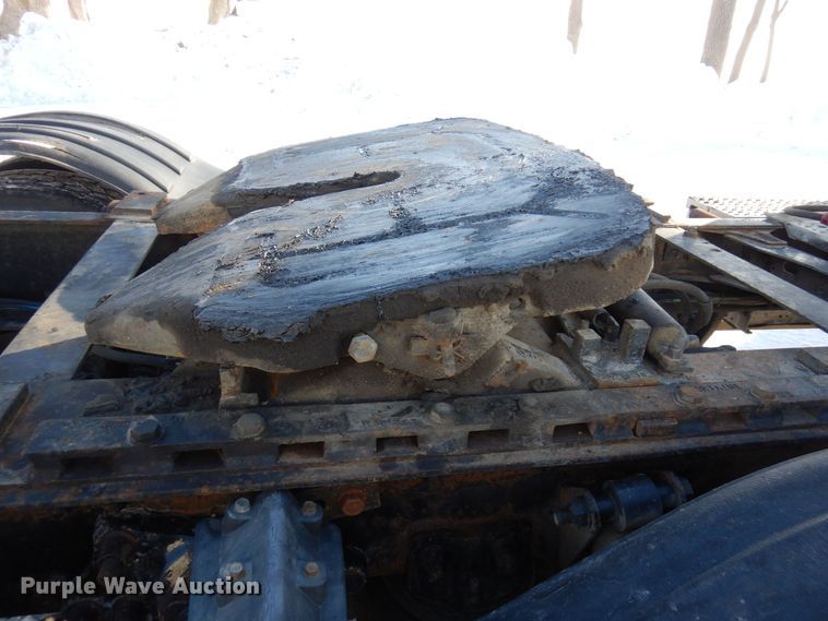 image for item KU9821 2003 Freightliner Cascadia  semi truck