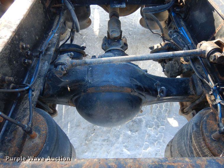 image for item KU9821 2003 Freightliner Cascadia  semi truck