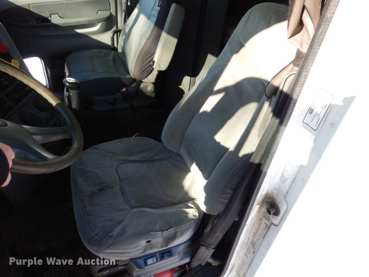 image for item KU9821 2003 Freightliner Cascadia  semi truck