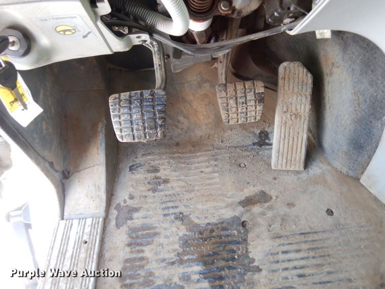 image for item KU9821 2003 Freightliner Cascadia  semi truck