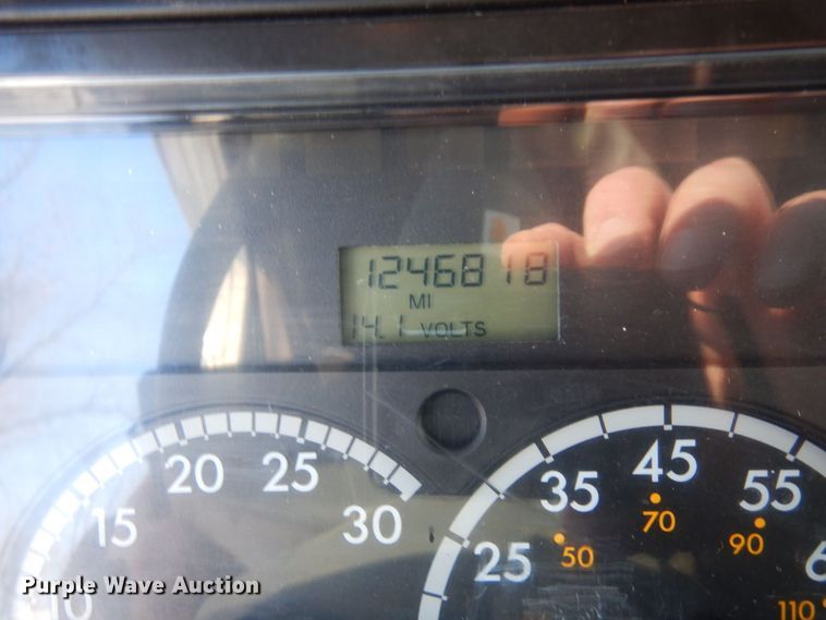 image for item KU9821 2003 Freightliner Cascadia  semi truck