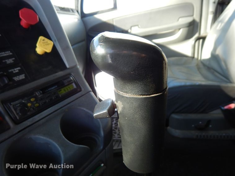 image for item KU9821 2003 Freightliner Cascadia  semi truck