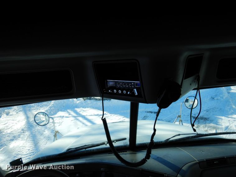 image for item KU9821 2003 Freightliner Cascadia  semi truck