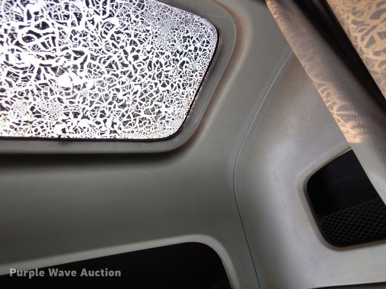 image for item KU9821 2003 Freightliner Cascadia  semi truck