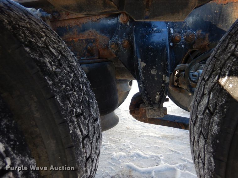 image for item KU9821 2003 Freightliner Cascadia  semi truck