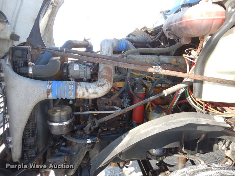 image for item KU9821 2003 Freightliner Cascadia  semi truck