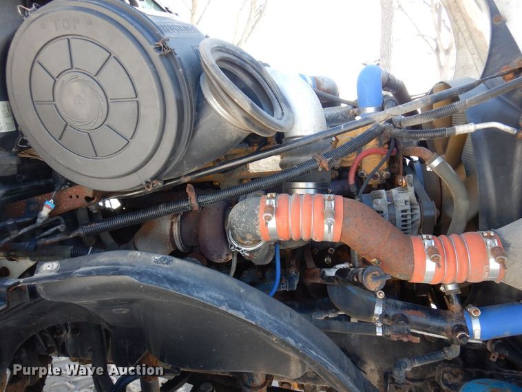 image for item KU9821 2003 Freightliner Cascadia  semi truck