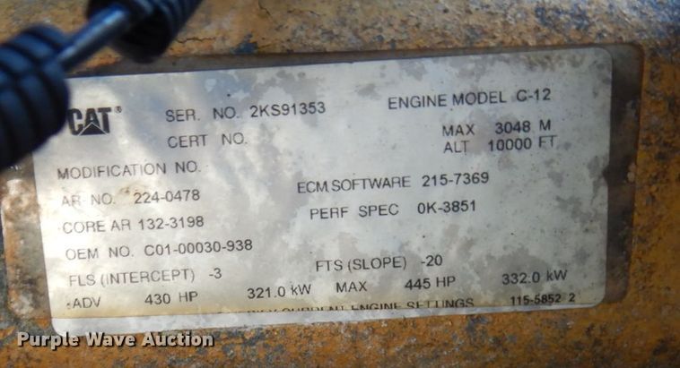 image for item KU9821 2003 Freightliner Cascadia  semi truck