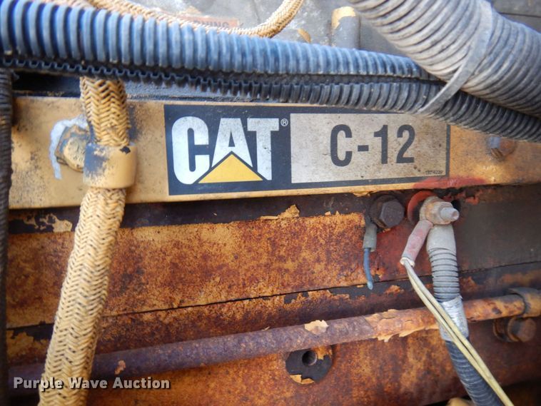 image for item KU9821 2003 Freightliner Cascadia  semi truck