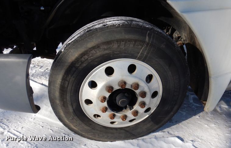 image for item KU9821 2003 Freightliner Cascadia  semi truck