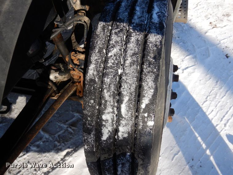 image for item KU9821 2003 Freightliner Cascadia  semi truck