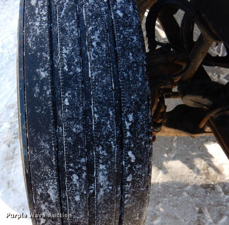 image for item KU9821 2003 Freightliner Cascadia  semi truck