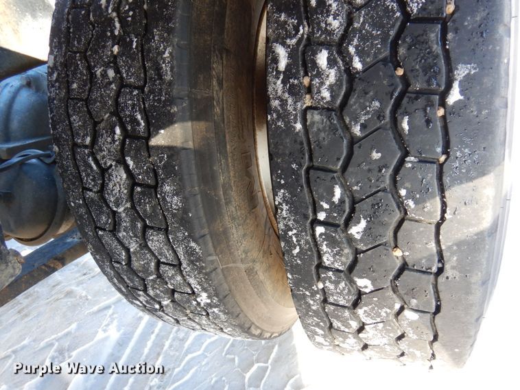 image for item KU9821 2003 Freightliner Cascadia  semi truck