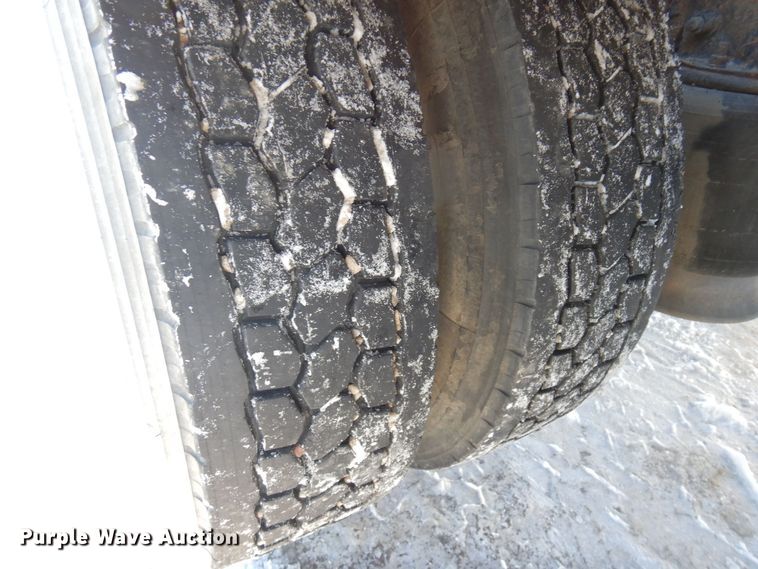 image for item KU9821 2003 Freightliner Cascadia  semi truck