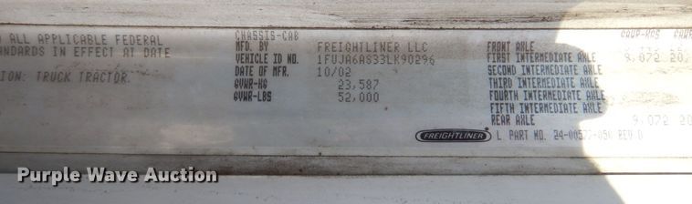 image for item KU9821 2003 Freightliner Cascadia  semi truck