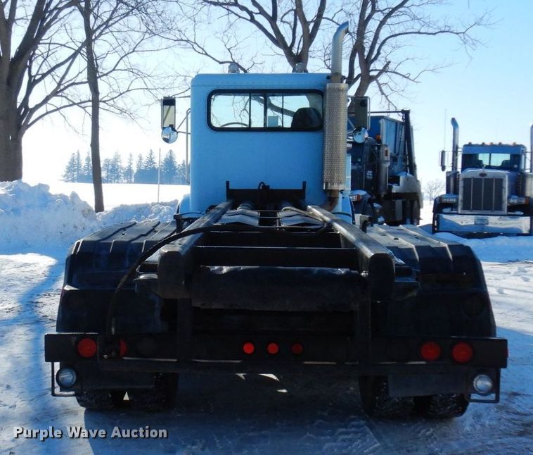 image for item KU9822 1997 Peterbilt 357  roll-off container truck