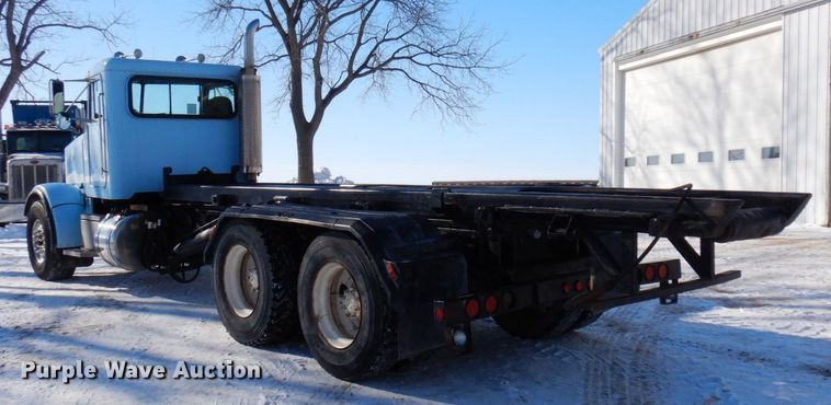 image for item KU9822 1997 Peterbilt 357  roll-off container truck