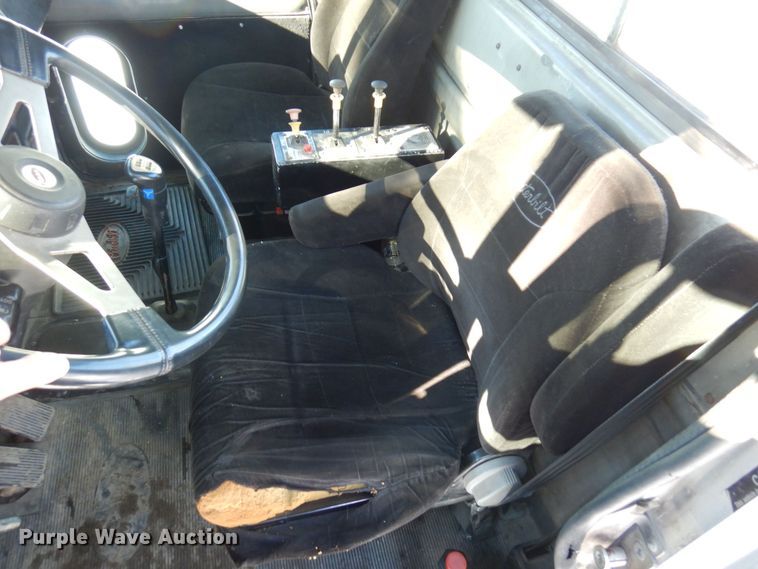 image for item KU9822 1997 Peterbilt 357  roll-off container truck