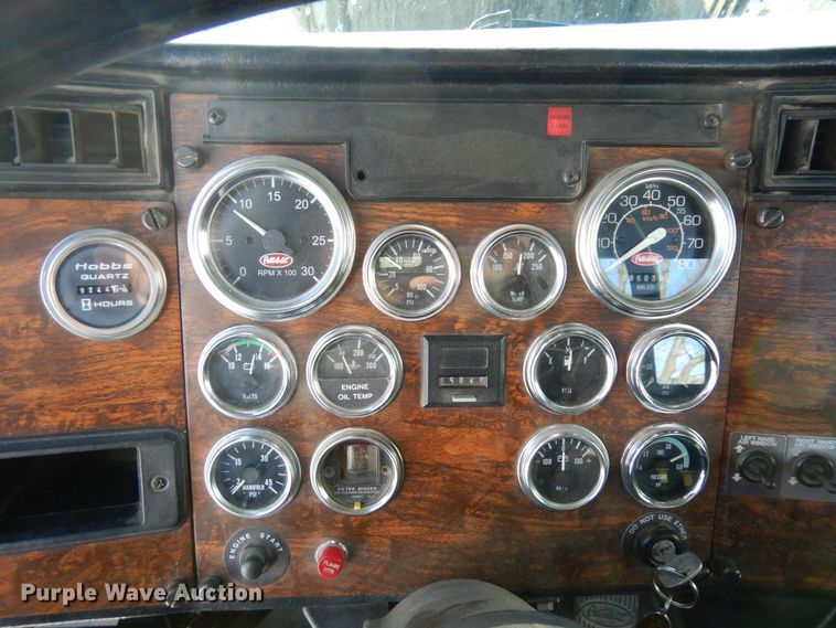 image for item KU9822 1997 Peterbilt 357  roll-off container truck