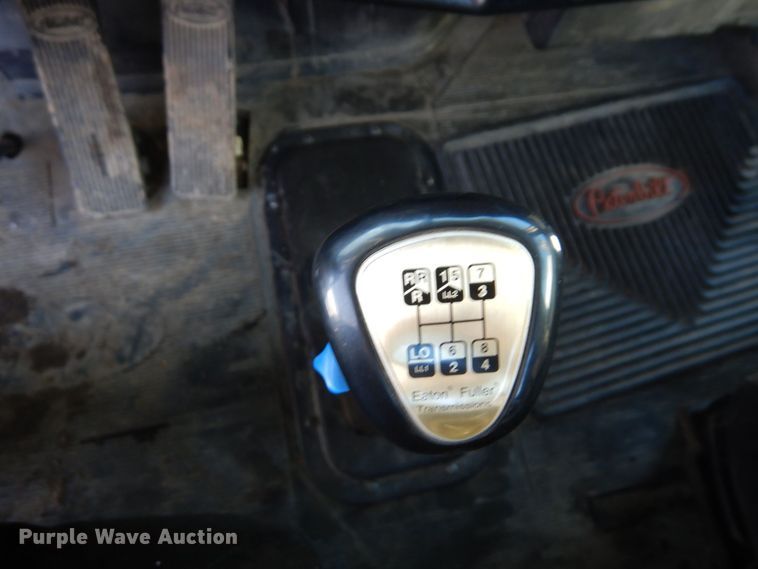 image for item KU9822 1997 Peterbilt 357  roll-off container truck