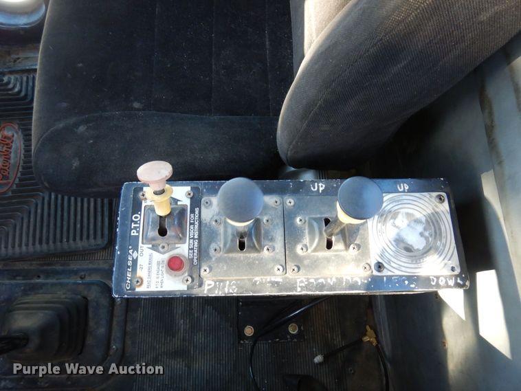 image for item KU9822 1997 Peterbilt 357  roll-off container truck