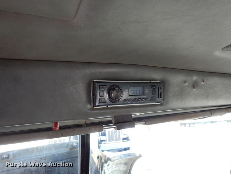 image for item KU9822 1997 Peterbilt 357  roll-off container truck