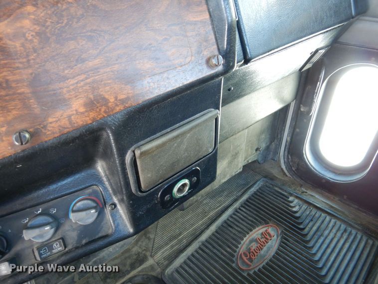 image for item KU9822 1997 Peterbilt 357  roll-off container truck