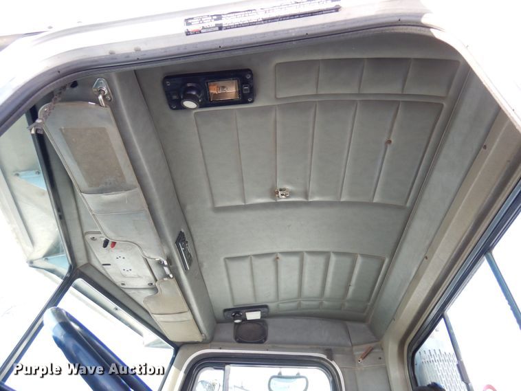 image for item KU9822 1997 Peterbilt 357  roll-off container truck