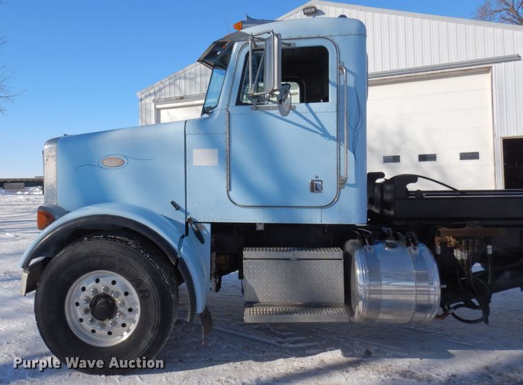 image for item KU9822 1997 Peterbilt 357  roll-off container truck