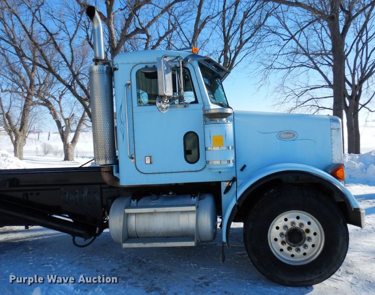 image for item KU9822 1997 Peterbilt 357  roll-off container truck