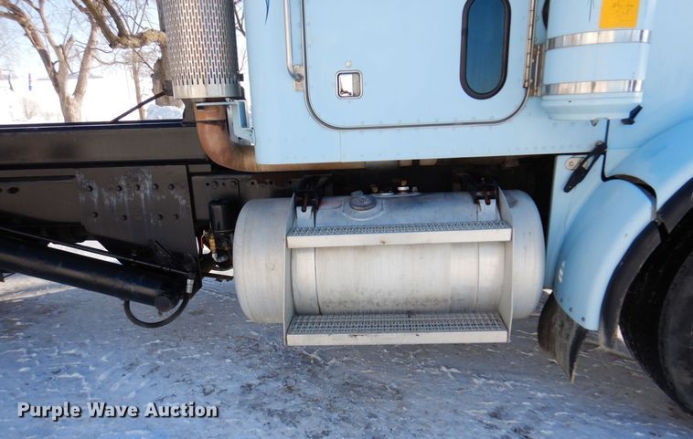 image for item KU9822 1997 Peterbilt 357  roll-off container truck