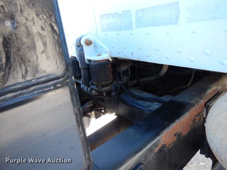 image for item KU9822 1997 Peterbilt 357  roll-off container truck