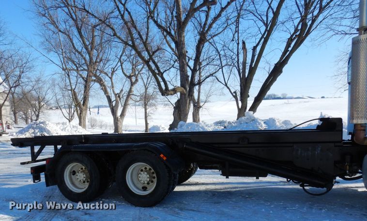 image for item KU9822 1997 Peterbilt 357  roll-off container truck