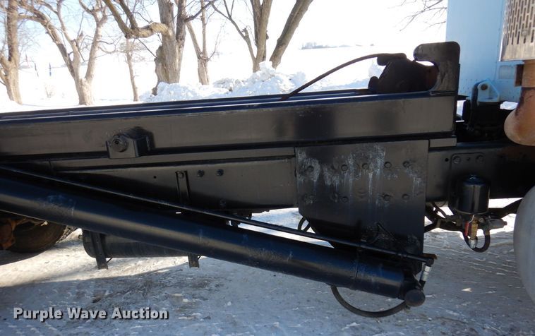 image for item KU9822 1997 Peterbilt 357  roll-off container truck