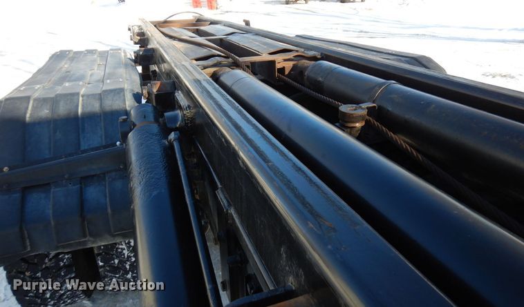 image for item KU9822 1997 Peterbilt 357  roll-off container truck