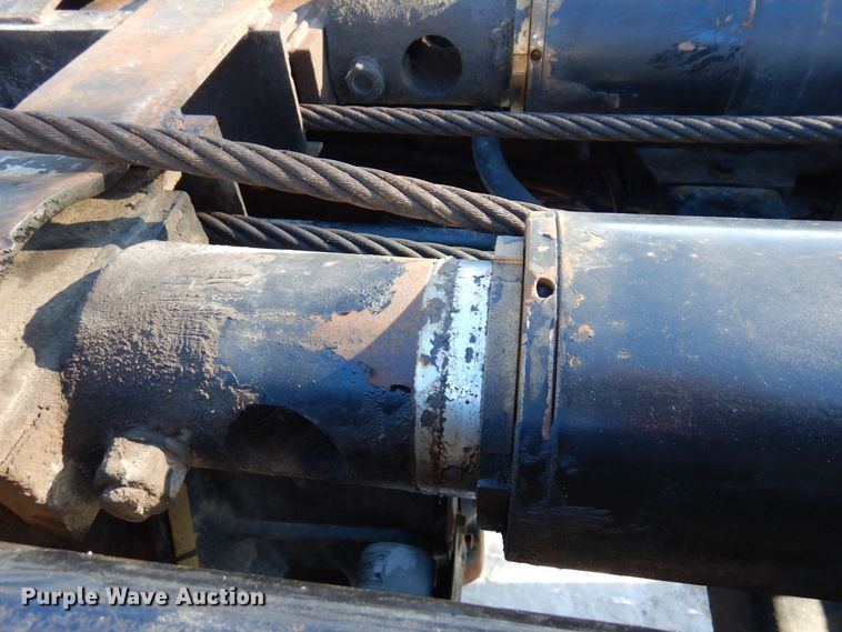 image for item KU9822 1997 Peterbilt 357  roll-off container truck