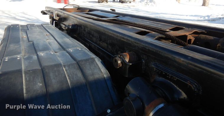 image for item KU9822 1997 Peterbilt 357  roll-off container truck