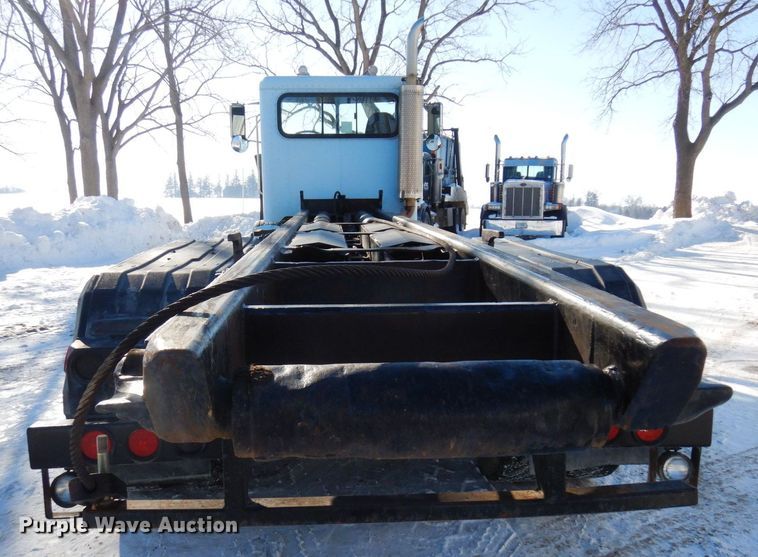 image for item KU9822 1997 Peterbilt 357  roll-off container truck