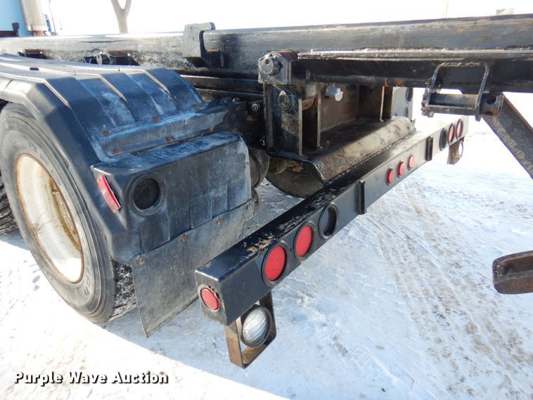 image for item KU9822 1997 Peterbilt 357  roll-off container truck