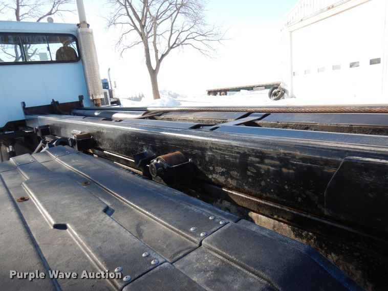 image for item KU9822 1997 Peterbilt 357  roll-off container truck